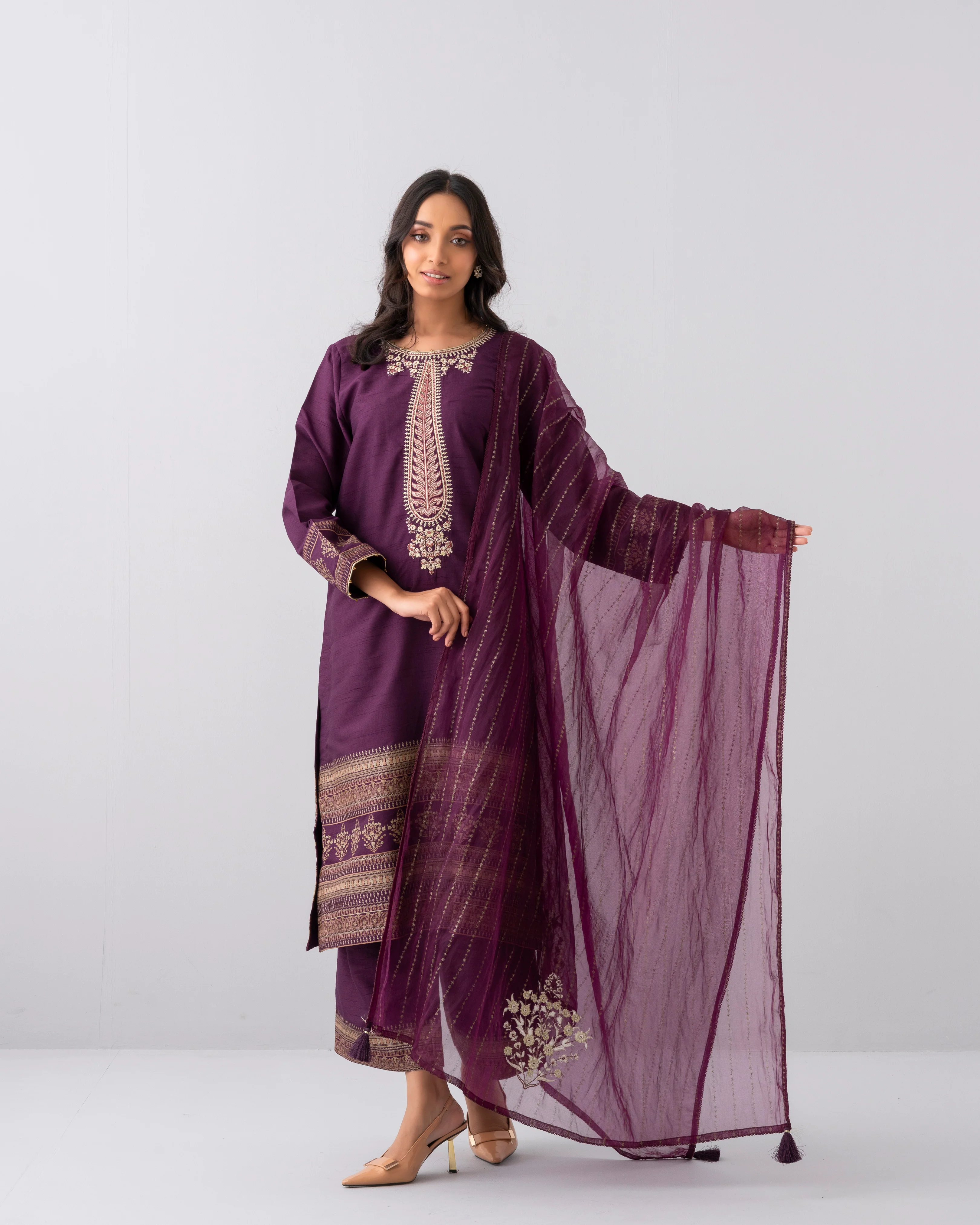 Smart Fit Embroidered Three-Piece Semi-Formal Ethnic Set with Organza Dupatta